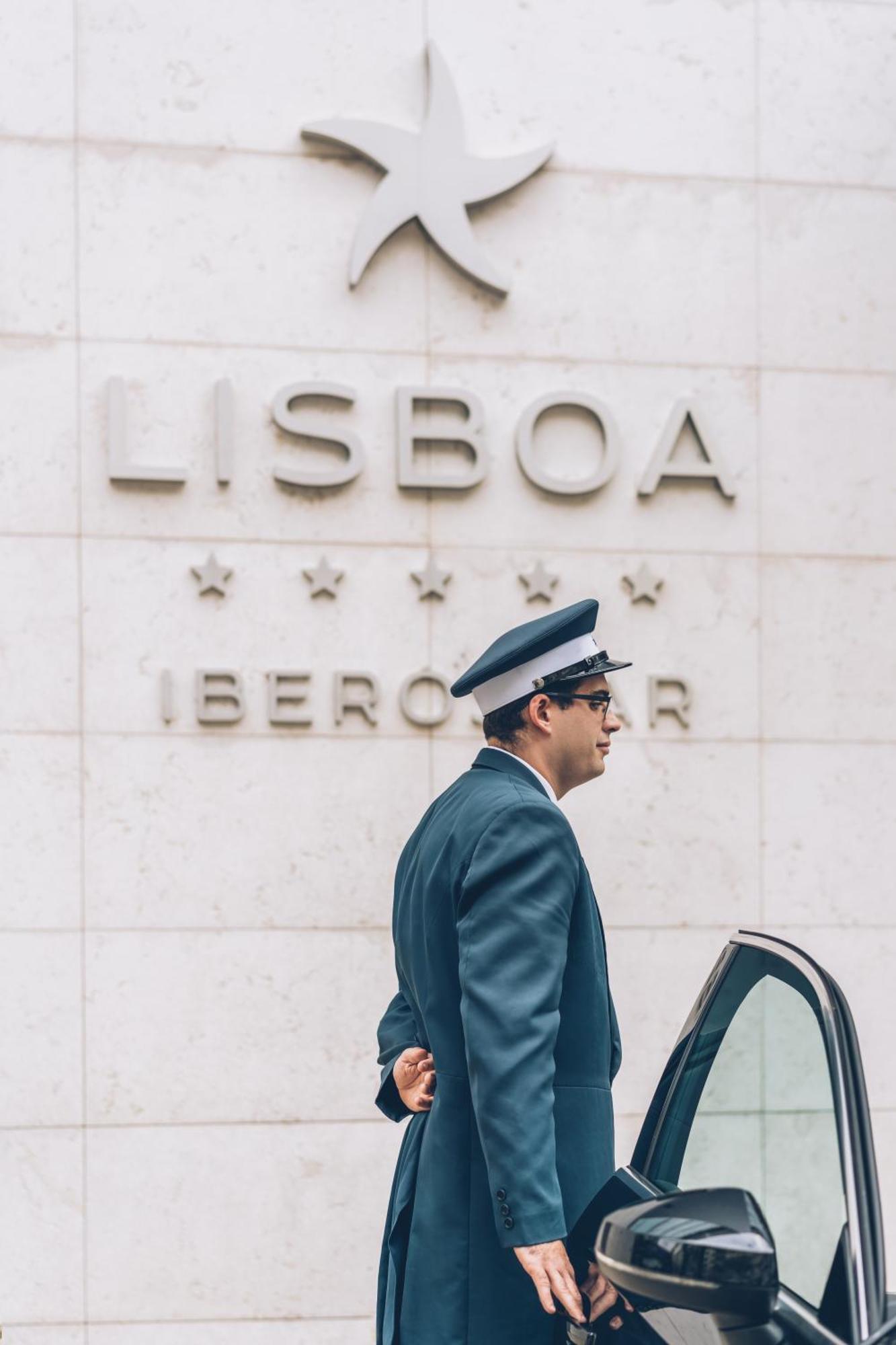 Iberostar Selection Lisboa Otel Dış mekan fotoğraf Concierge at the entrance of the hotel